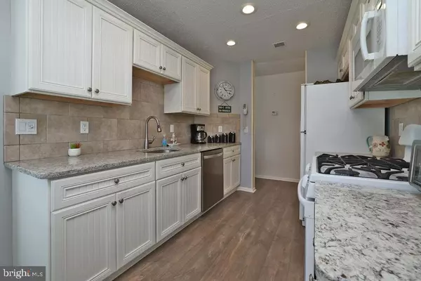 Barnegat, NJ 08005,211 PINE OAK BLVD