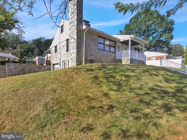 Reading, PA 19607,320 HILLSIDE DR