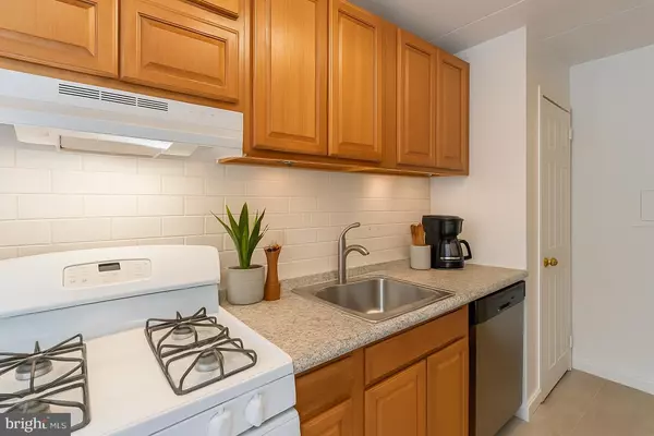 Alexandria, VA 22303,2631 REDCOAT DR #205