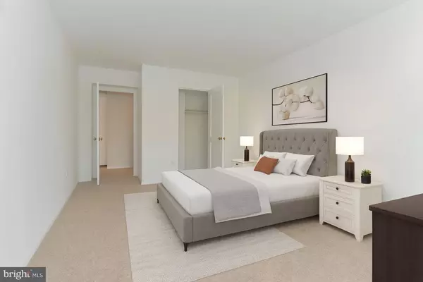 Alexandria, VA 22303,2631 REDCOAT DR #205