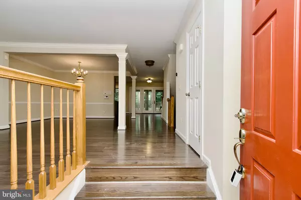 Alexandria, VA 22315,6211 GLENSHIRE ROW