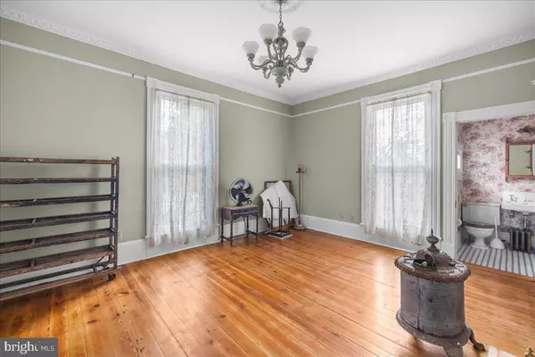 Luray, VA 22835,108 HIGH ST