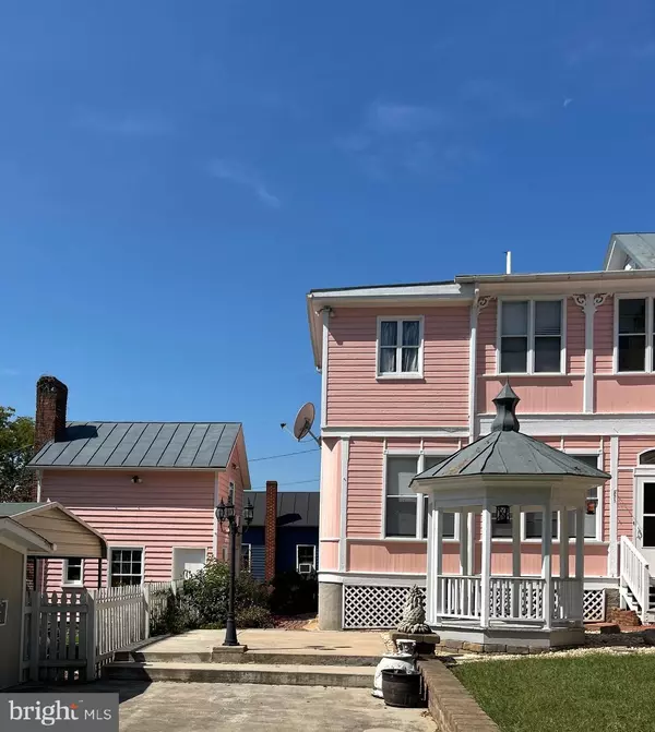 Luray, VA 22835,108 HIGH ST