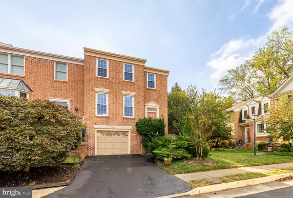 12323 FOX LAKE CT, Fairfax, VA 22033