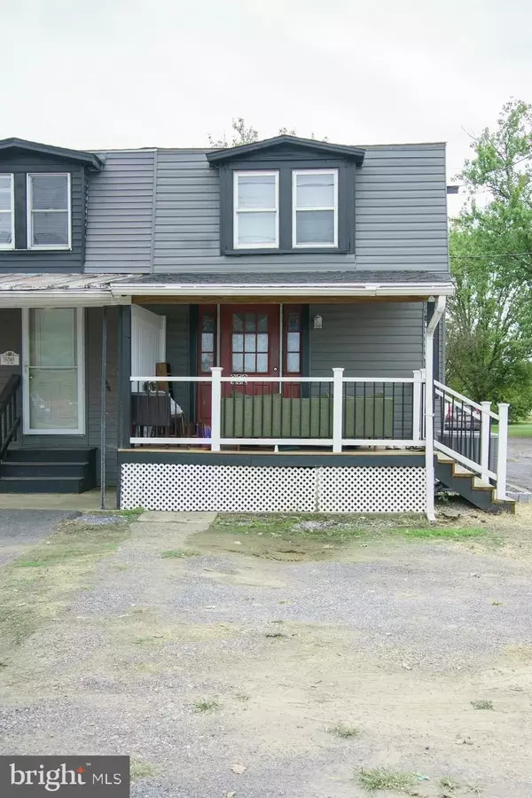 New Holland, PA 17557,952 W MAIN ST