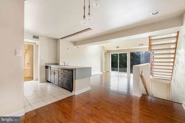 Mechanicsburg, PA 17055,680 GENEVA DR #7