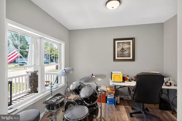 Edgewater, MD 21037,910 SEVERN AVE