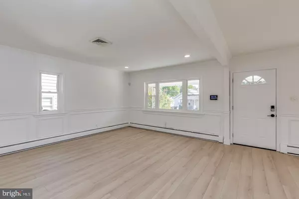 Magnolia, NJ 08049,313 E WASHINGTON AVE