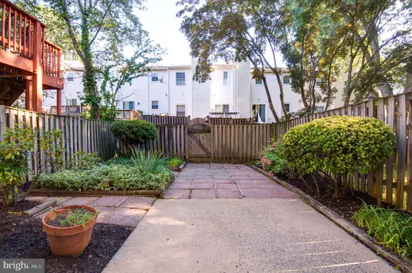 Fairfax, VA 22031,3028 WHITE BIRCH CT