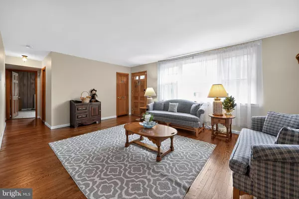 Oaklyn, NJ 08107,300 W HOLLY AVE