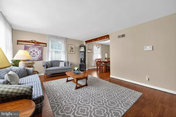 Oaklyn, NJ 08107,300 W HOLLY AVE