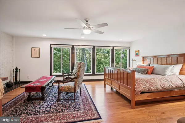 Mclean, VA 22101,4056 41ST ST N