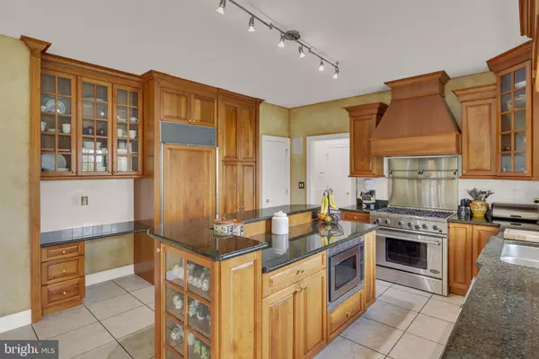 Lambertville, NJ 08530,2 DAIRY FARM LANE