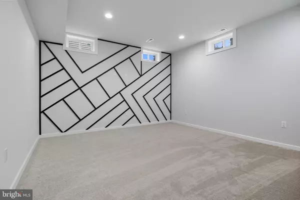 Triangle, VA 22172,18518 OLD TRIANGLE RD