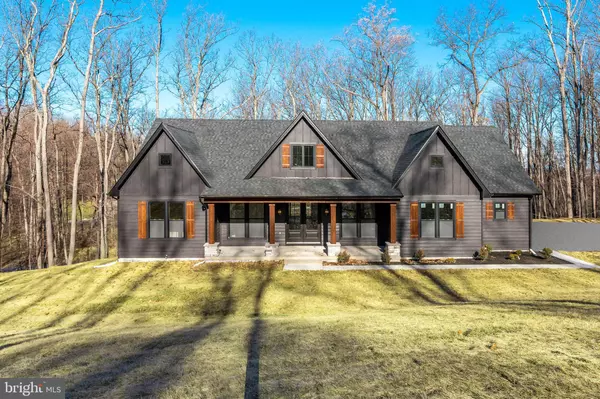 10 MISTLETOE LN, Shepherdstown, WV 25443