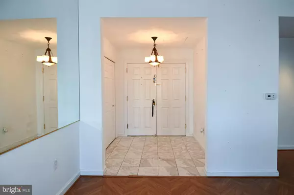 Baltimore, MD 21202,10 E LEE ST #809