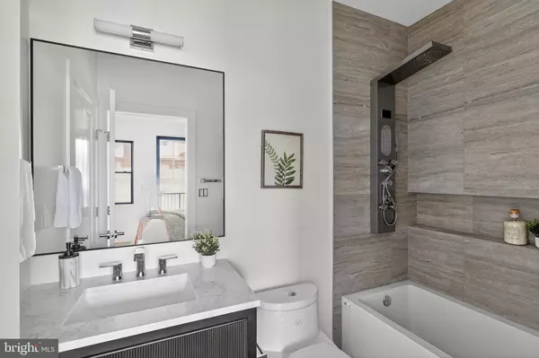 Washington, DC 20002,828 21ST ST NE #1