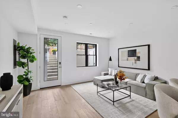 828 21ST ST NE #1, Washington, DC 20002