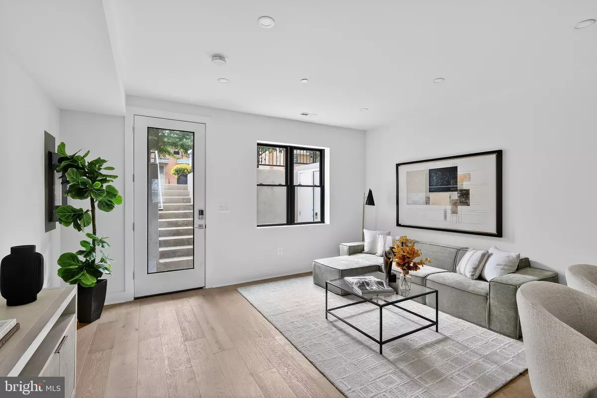 Washington, DC 20002,828 21ST ST NE #1