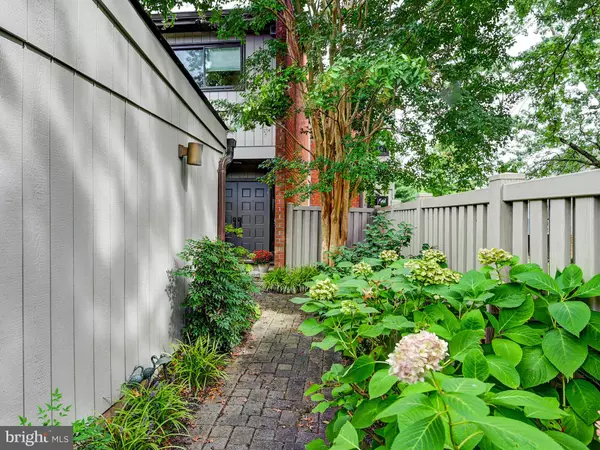 Baltimore, MD 21208,701 OLD CROSSING DR