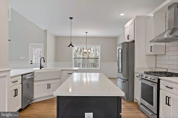 Shepherdstown, WV 25443,9 MISTLETOE LN