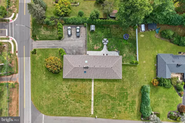 Freehold, NJ 07728,8 LAKE DR