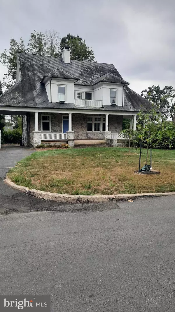 Harrisburg, PA 17104,2315 MAGNOLIA DR