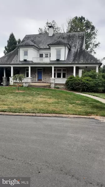 2315 MAGNOLIA DR, Harrisburg, PA 17104