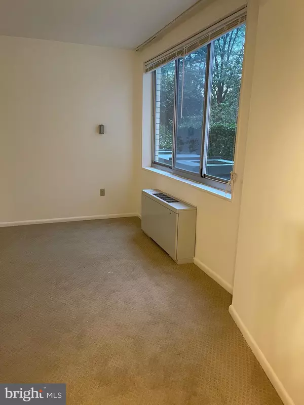 Rockville, MD 20850,10401 GROSVENOR PL #328