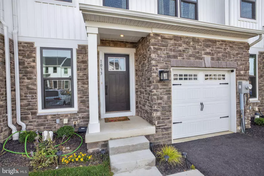 1033 WATSON CT, Fogelsville, PA 18051