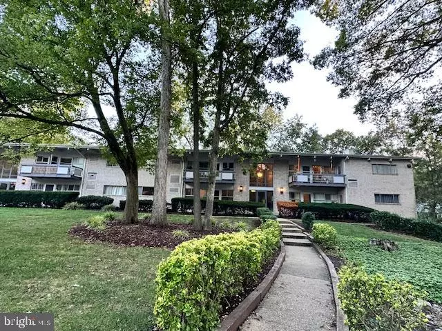 Annandale, VA 22003,7735 DONNYBROOK CT #207