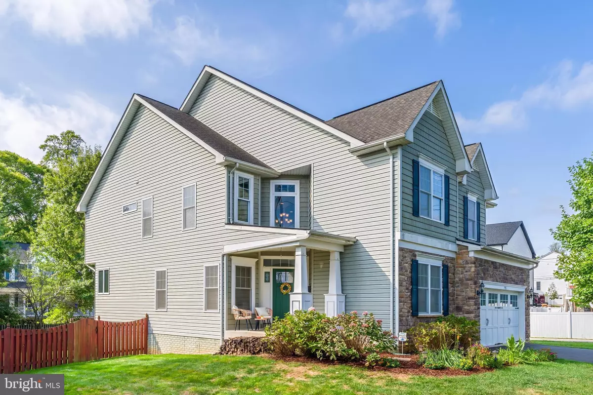 Falls Church, VA 22046,998 RAILROAD AVE