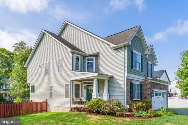 Falls Church, VA 22046,998 RAILROAD AVE