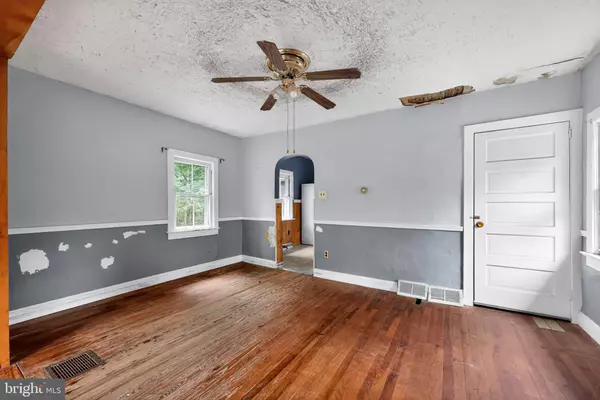 Williamstown, NJ 08094,945 WASHINGTON AVE