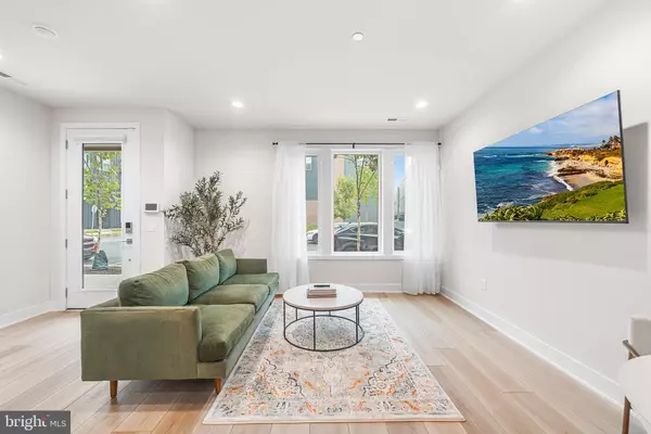 Philadelphia, PA 19125,2170 NORTHBANK PL #182