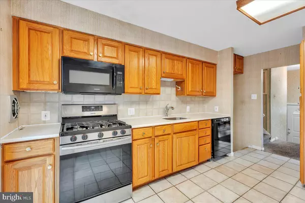 Cherry Hill, NJ 08034,923 DELAND AVE