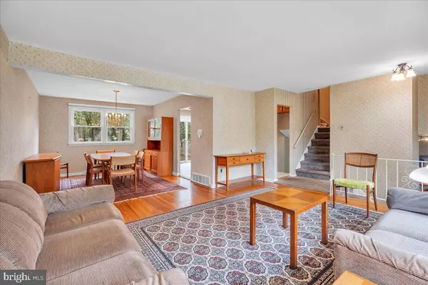 Cherry Hill, NJ 08034,923 DELAND AVE