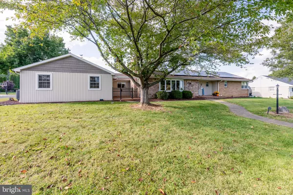 1 E PINE ST, Emmaus, PA 18049
