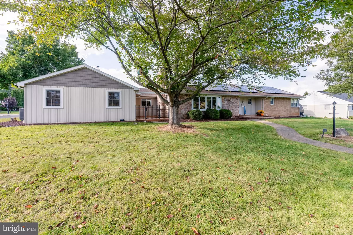 Emmaus, PA 18049,1 E PINE ST