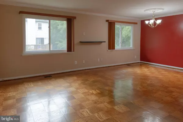 Gaithersburg, MD 20877,518 W DEER PARK RD #19-F