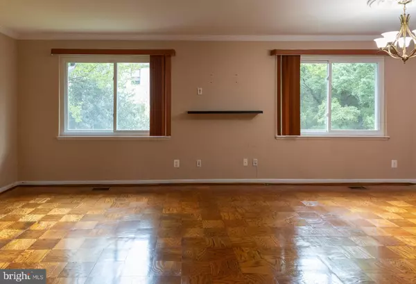 Gaithersburg, MD 20877,518 W DEER PARK RD #19-F