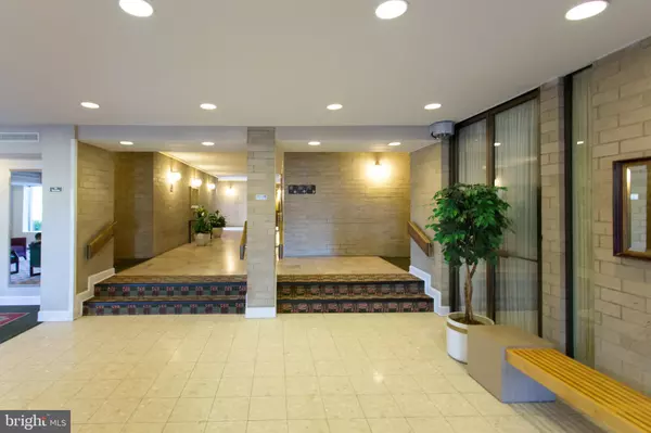 Falls Church, VA 22044,6001 ARLINGTON BLVD #821