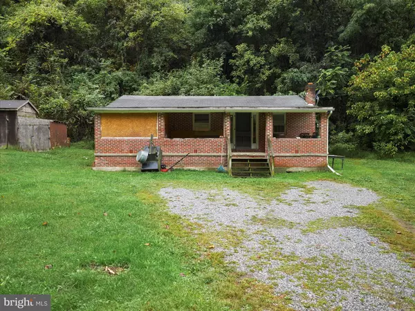 Hedgesville, WV 25427,878 BEARDS CROSSING RD