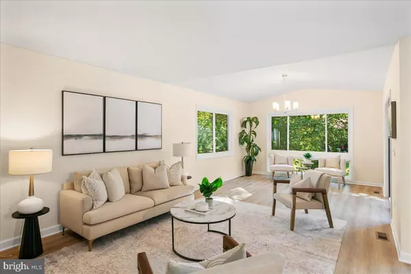 Annandale, VA 22003,4302 WAKEFIELD DR