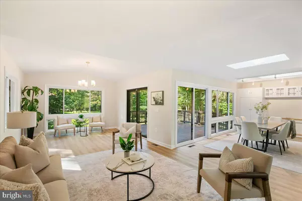 Annandale, VA 22003,4302 WAKEFIELD DR