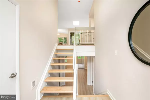 Annandale, VA 22003,4302 WAKEFIELD DR