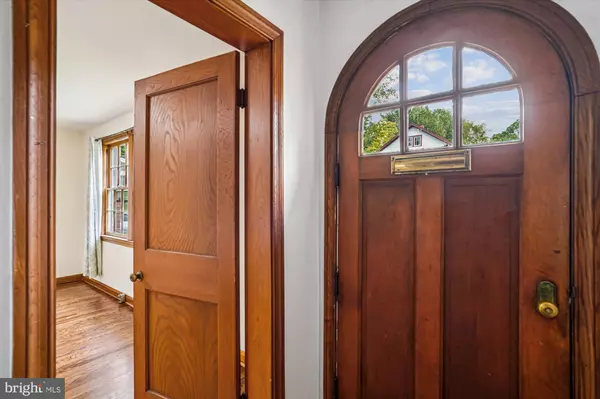 Arlington, VA 22201,904 N IVY ST #1