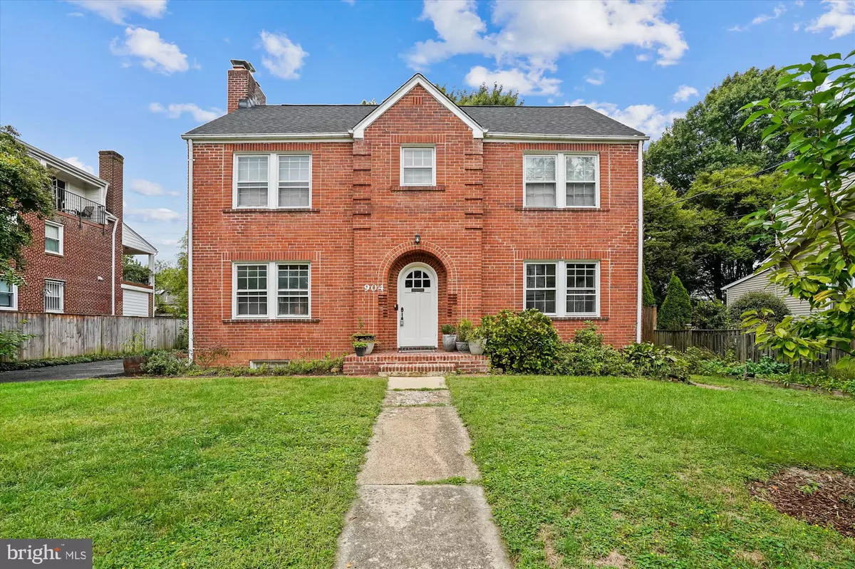 Arlington, VA 22201,904 N IVY ST #1