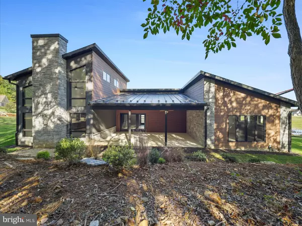 Chambersburg, PA 17202,1868 CARRERA DRIVE