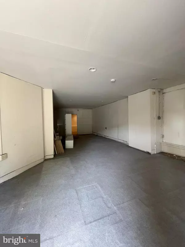 Philadelphia, PA 19141,4752 N BROAD ST